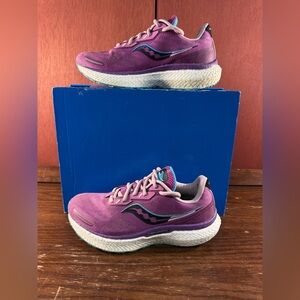 Saucony Triumph 19 Purple Women’s Running Shoes Lace Up Low Top Sneakers Sz US 8